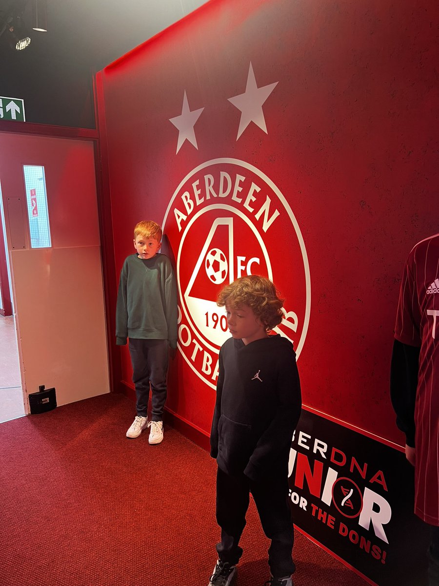 SpearrittStuart's tweet photo. Great morning at Aberdeen FC for Jacob &amp; Joshua signing contracts with #AberDNA to sign for the dons and support the dons forever more! https://t.co/d3l3jBt9si