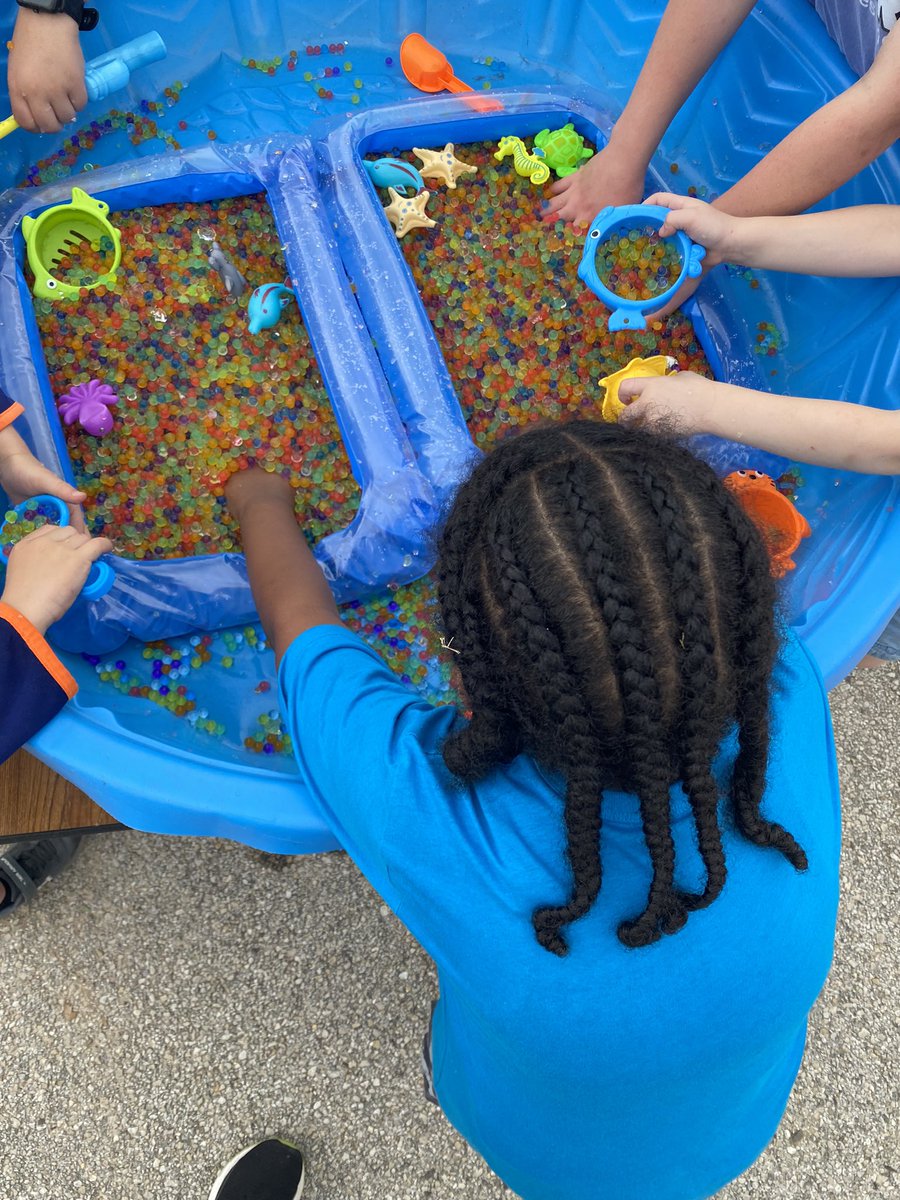BBEFitness's tweet photo. Thank you volunteers for helping make Elmer’s favorites SKD a successful event for our kiddos! #bbepta #bbespecials #elmerpride #Volunteering #fun #physicaleducation https://t.co/2xvFl2KNkH
