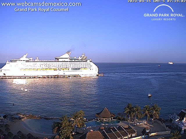 webcamsdemexico's tweet photo. Así amanece hoy #Cozumel #QuintanaRoo. Temperatura actual: 25° C.

Vista playa vía @GrandParkRoyal
 
Para ver en tiempo real: 
https://t.co/dVIxVFgcQU https://t.co/0g7hEWpIni