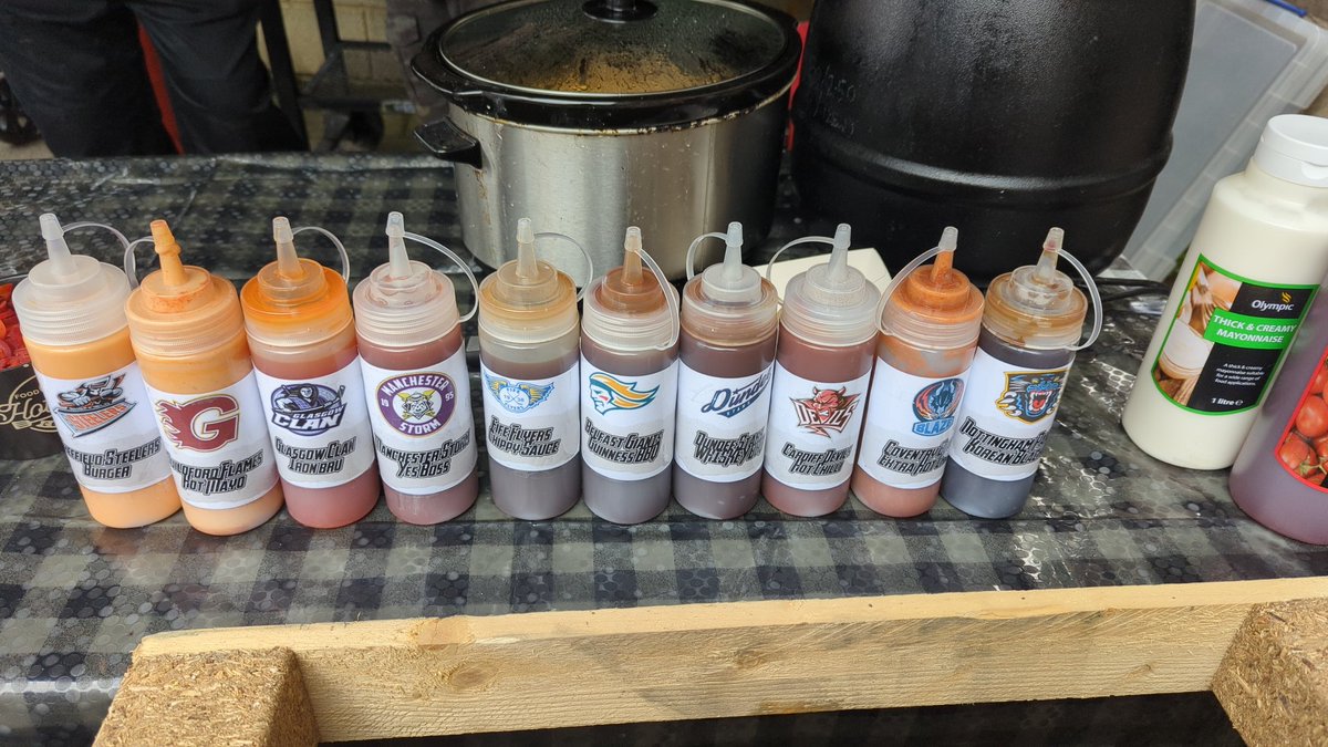 unlikelydan's tweet image. If you're at the @officialEIHL #playoffweekend. Cone and get a chilli dog with your own teams sauce!!