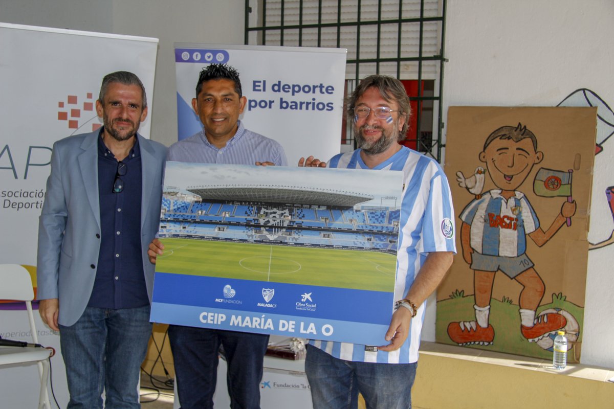 MalagaCF's tweet photo. 🥲 Mucha emoción en la visita de Basti a los escolares del CEIP María de la O, en la última edición de "El deporte va por barrios" bajo el lema “𝐸𝓁 𝓅𝓊𝑒𝒷𝓁𝑜 𝑔𝒾𝓉𝒶𝓃𝑜: 𝓂𝓊𝒸𝒽𝑜 𝓂á𝓈 𝓆𝓊𝑒 𝒶𝓇𝓉𝑒".

🔗 https://t.co/8dbn0odrId

📷 Ricardo Pastor | @apdeportivosmlg https://t.co/WF8sSN7hoG