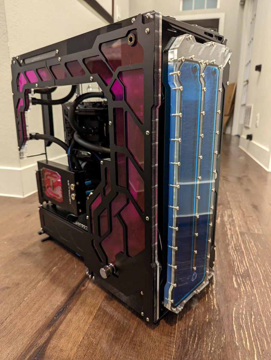 SingularityC's tweet photo. Spectre 3.0 Build with the Spectre 3.0 Dual Loop Side Panel Dark.
check out the full info here:
https://t.co/4B0l1grLyf
#singularitycomputers #spectreintegramdualloopsidepanel #customsidepanel #watercooling #liquidcooling #spectreintegram #spectre #custombuilds https://t.co/KXTGx02dLl