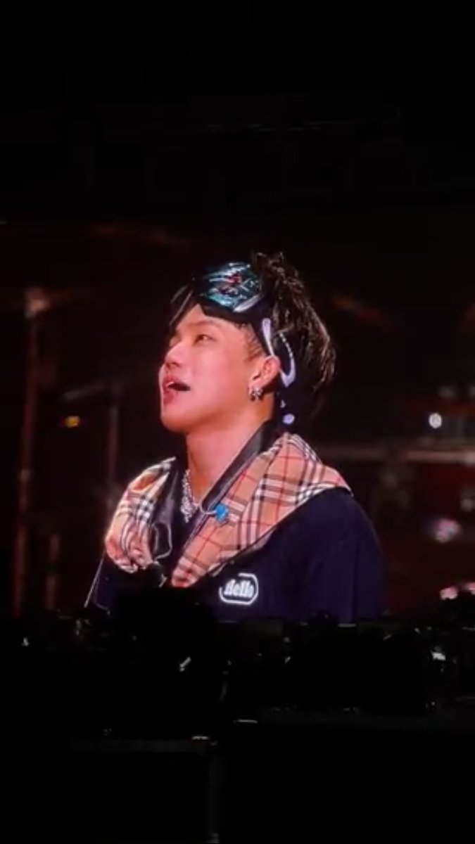 hooniestyles's tweet photo. hyunsuk was so amazed of the rainbow ocean, he's almost going to tear up 🤧
#HELLO_TREASUREinManila_D2 https://t.co/BHRHdTLfim