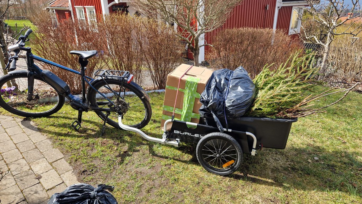 PatrickConcann5's tweet photo. Most people will never understand the joy of recycling by bike #carryshitolympics https://t.co/djBjPXwRtG