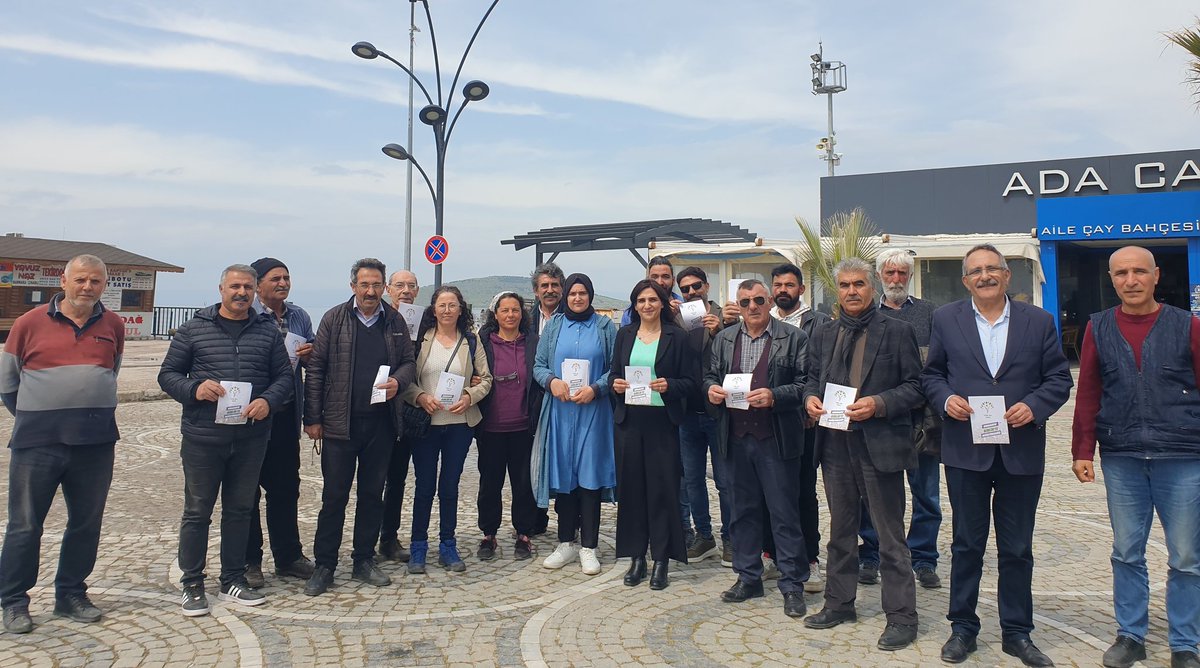 sevincoskun_'s tweet image. #Balıkesir #Marmara ilçesine bağlı #Avşa adasındayız. Esnaf ziyareti gerçekleştirerek halkımızla bir araya geldik. 
Buradayız; birlikte değiştireceğiz, birlikte kazanacağız!
#DîsaEm @YesillerSol @BlkYesilveSol