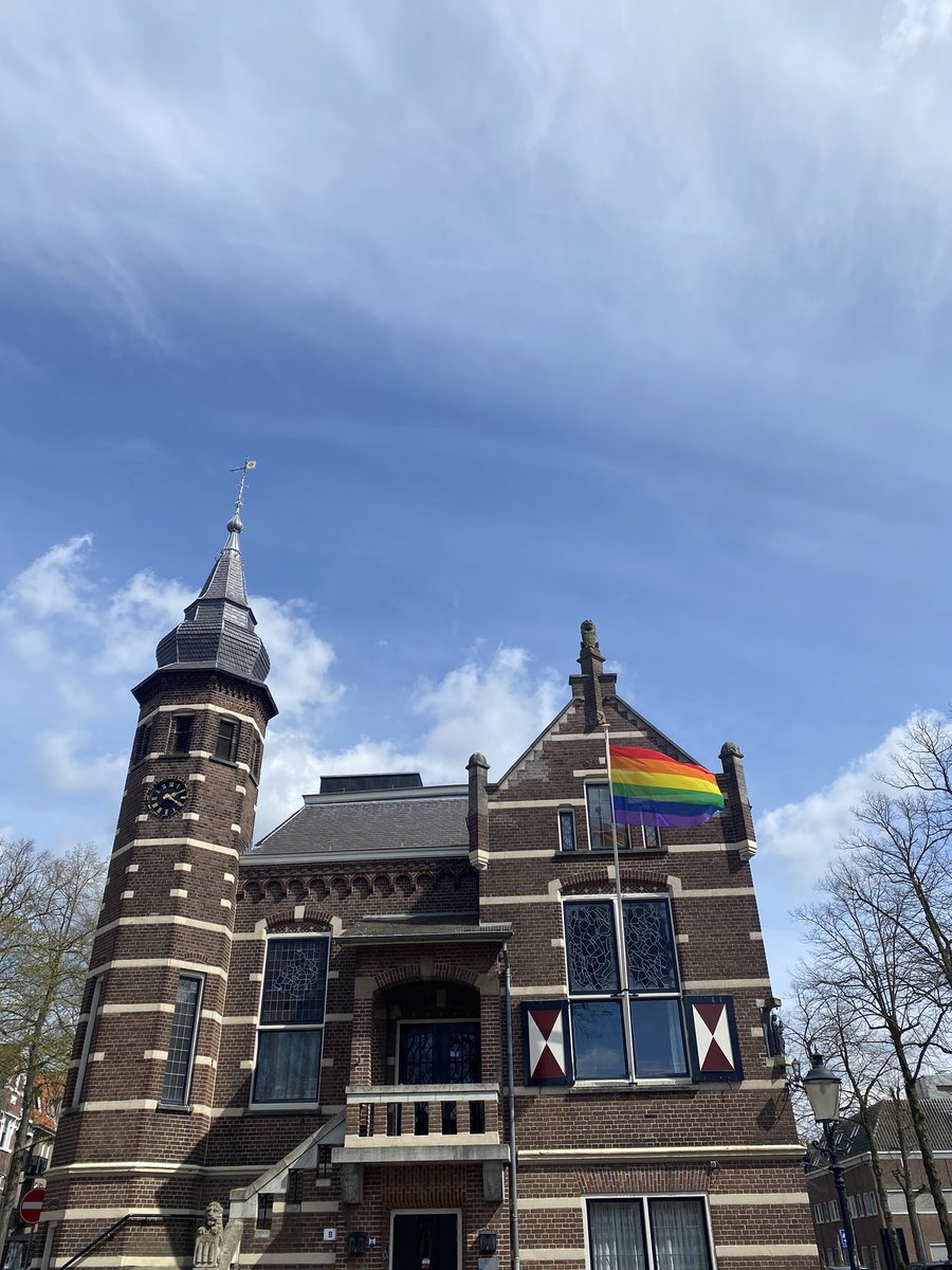 Ook Oisterwijk steunt het initiatief van <a href="/COCNederland/">COC Nederland</a> en hijst vandaag de regenboogvlag op het raadhuis tegen geweld en haat tegen LHBTIQ+'ers 🏳️‍🌈 #SamenSterk
