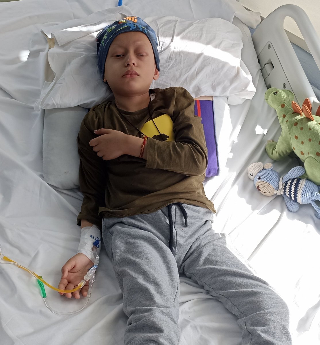 sevincozarslan's tweet photo. Yusuf Kerim 8. kemoterapisine annesiz başladı. 

Kanun çıkarmalarına rağmen çocuğa gözümüzün önünde eziyet ediyorlar. @adalet_bakanlik https://t.co/pfJAYoT77U