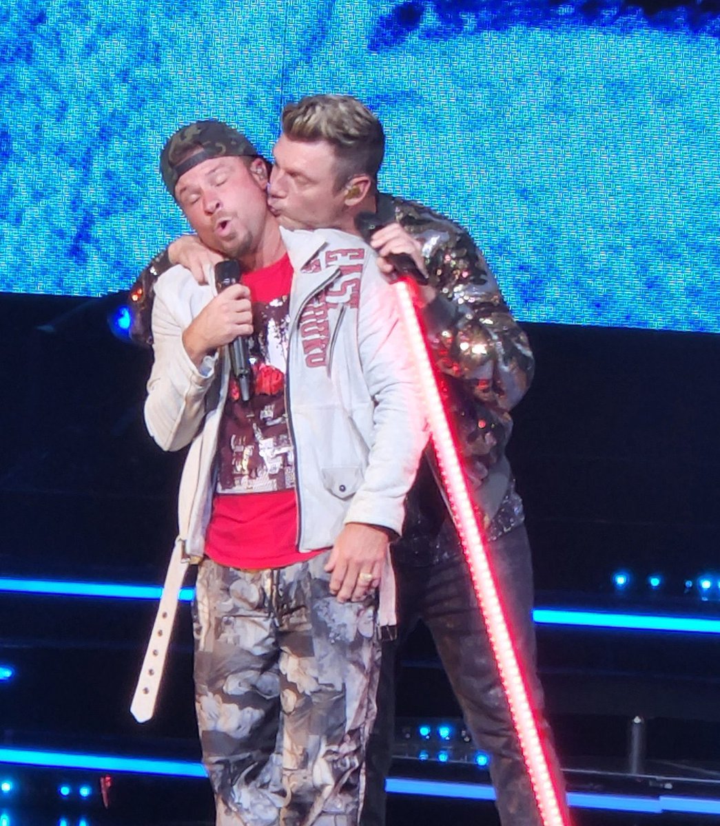 justicat2310's tweet photo. Have a wonderful weekend ❤️
#frickfrack @brian_littrell @nickcarter 😚 https://t.co/9rqOsVmuLZ