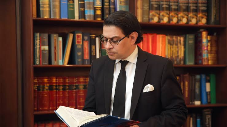 اگرکوئی کہتا ہےکہ 90 دن گزرگئےالیکشن نہیں ہوا تو کیا ہوا میں کہتا ہوں آسمان گر گیا
ایک خاص قوت چاہتی ہےملک کی سیاست اور جمہوریت انہی کی مرضی کےمطابق ہو

جنگ وہی ہےجو 75 سال سےہم لڑتےآرہے ہیں،غیر جمہوری قوتوں کوپیچھے دھکیلنے میں مل کر جُٹے رہیے،ہم سب کو ملکرکرنا ہے۔سلمان اکرم راجہ