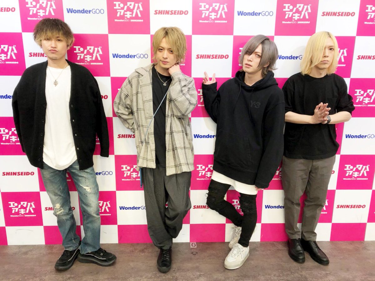 Entaba_akiba's tweet photo. 【#DIAURA】遅くなりましたが本日の 『#ANTISM』インストアイベントは終了しました✨まさに今日ぴったり🌸の「桜サクラメント」からのアコースティックに始まり仮面ライダー話まで‼️来週からのツアーも楽しみですね👍本日はお足元の悪い中ご来店頂き有難うございました🙏またお待ちしております🤗 https://t.co/N2VHFJnKdY