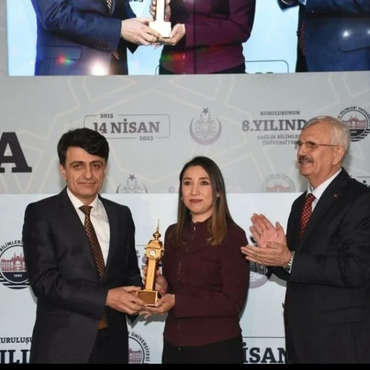 sbubursatip's tweet photo. Sağlık Bilimleri Üniversitesi’nin kuruluşunun 8'inci yıl dönümü dolayısıyla düzenlenen programda Bursa Tıp Fakültesi Dekanımız Prof.Dr. Mehmet Demir'in de katılımlarıyla "Mektebi Tıbbiyye-i Şahane Vefa Ödülleri" ve "4. Şahane Medya Ödülleri" sahiplerini buldu. https://t.co/zOGkyzEXVT