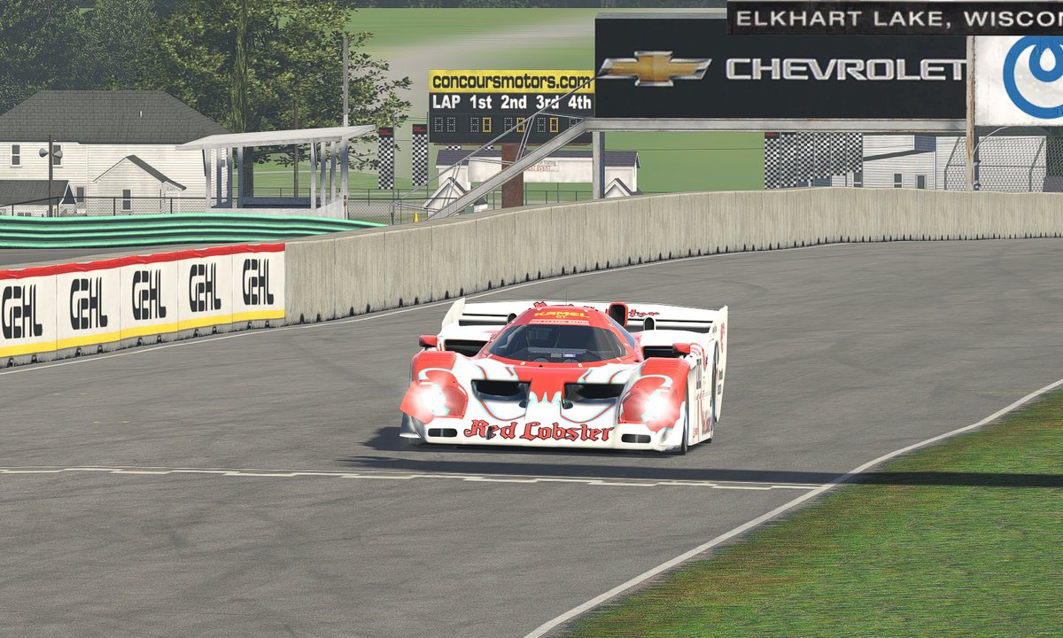 Rolling off P6 in today's Road America 500. @Bigbomer88 in for the start.