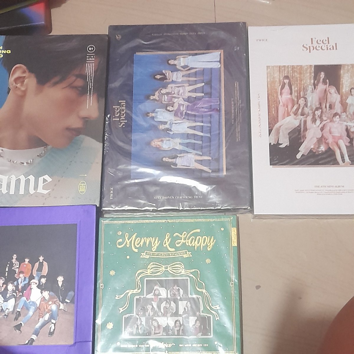 cinusulat's tweet photo. wts lfb ph only 

unsealed albums

twice - 150 ea
fame seungwoo - 70
hot sauce - 100
wanna one - 70 https://t.co/WD3OHlRXw8