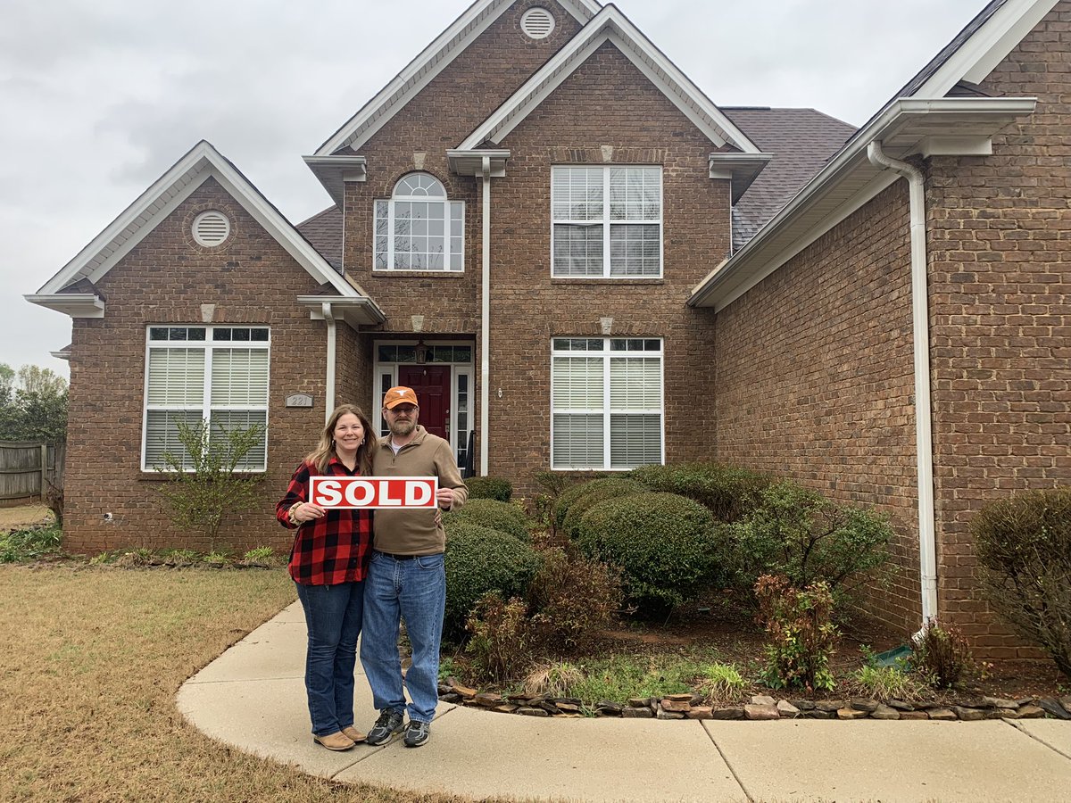 Congratulations to my clients on the purchase of their AMAZING new home. Wishing you many happy years of fun, laughter and fond memories. 
#huntsvillehomes
#huntsvillealabama
#southernliving
#dreamhome
#remaxunlimited
#remaxagent
#huntsvillehomesforsale
#makingdreamscometrue