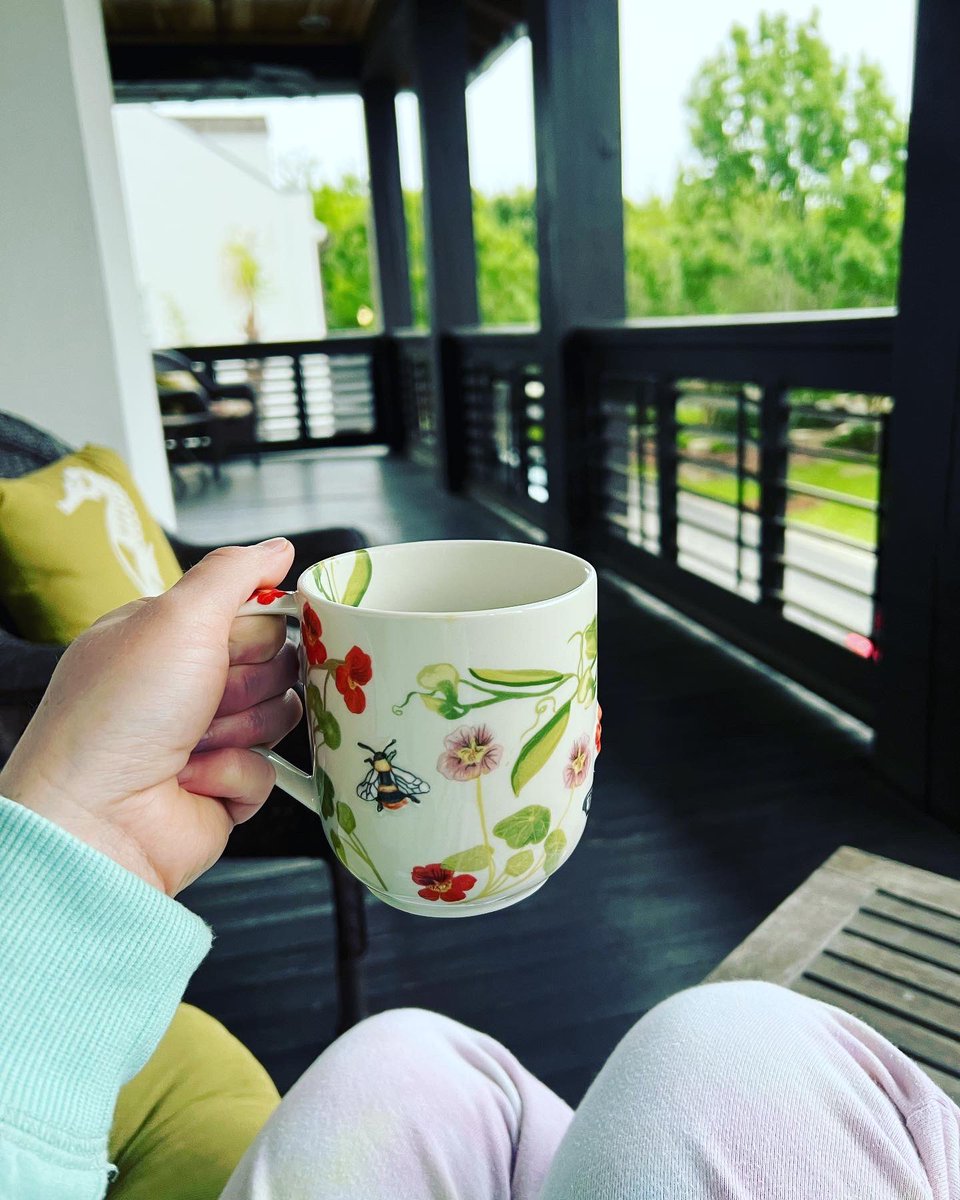 betsystamant's tweet photo. Weekend visit to Lafayette looks like balcony coffee, jaw dropping trees, Cheerio-eating turtles, boutique shopping, twinkle-light dinners in town, and quality time with Roxy, the best hostess ever ❤️🐢🥂🌳☕️🚗 @ACFWTweets
#weekendvacation #lafayette #southerncharm #friendship https://t.co/4ICihcjnNt