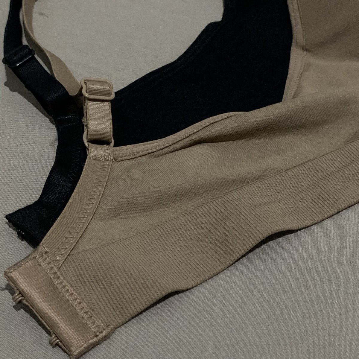 linskinjournal's tweet photo. setelah trial n error perkara beli bra via online. akhirnya, aku ketemu sama 1 model ini yg bener-bener cocok &amp; nyaman.

pas banget buat yg tipe samantha n rachel nya LDR. bahannya adem, enak, dan ga bikin gatel di kulit. recommended!🤌🍑 https://t.co/2Tof2nT7de