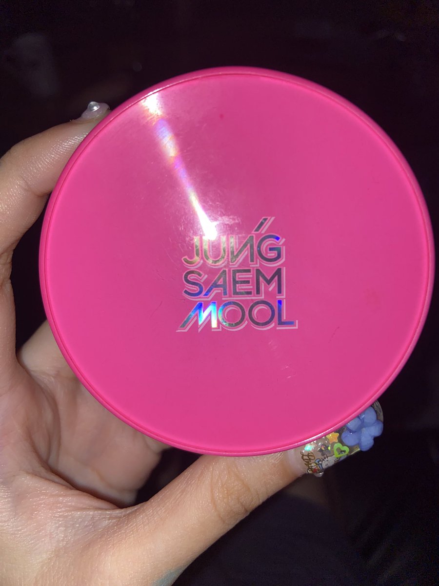 k_______uru's tweet image. เอาเฉพาะช่วงนี้เอินก็ใช้คุชั่นอันเดิม ๆ jsm welcome pink #pinklight กะลิป nyx butter gloss #blg17 พาเลทใช้ของ cute press beauty and the beast #02 อายไลน์เนอร์ใช้ที่เขียนคิ้วเขียน  แค่นี้จริง ๆ 🥺