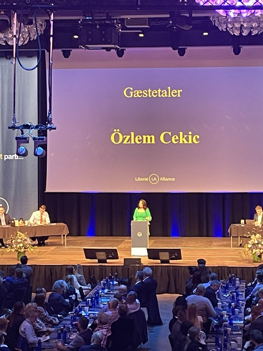 AlexVanopslagh's tweet photo. Meget taknemmelig over at @cekicozlem takkede ja til at være gæstetaler til vores landsmøde. Hun holdte en personlig, sjov og reflekteret tale om hvorfor det personlige ansvar og “Du kan godt!”-budskabet er vigtigt. Tak 🙏 https://t.co/KyNppi8ovB