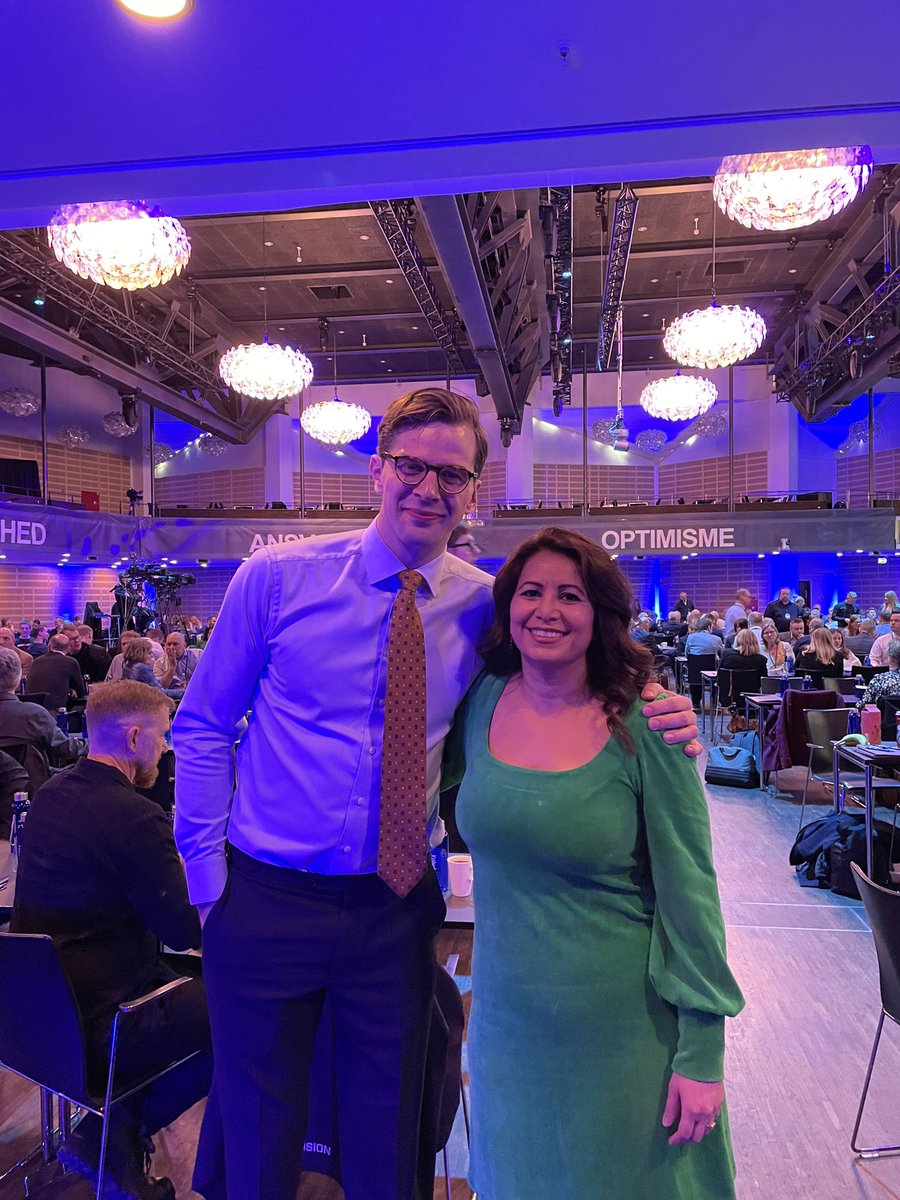 AlexVanopslagh's tweet photo. Meget taknemmelig over at @cekicozlem takkede ja til at være gæstetaler til vores landsmøde. Hun holdte en personlig, sjov og reflekteret tale om hvorfor det personlige ansvar og “Du kan godt!”-budskabet er vigtigt. Tak 🙏 https://t.co/KyNppi8ovB