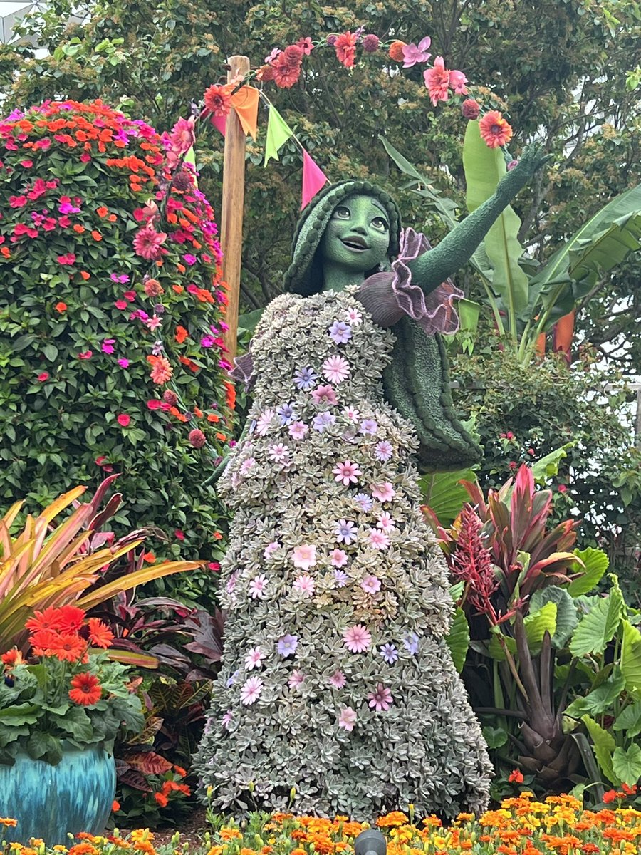 MaryRoseJulian's tweet image. Day three @ Epcot: Flower &amp;amp; Garden Festival - Orlando, Florida 4/12/23 

#epcot #epcotcenter #epcotorlando #flowerandgardenfestival #flowerandgardenfestival2023 #disney #waltdisney #waltdisneyworld #waltdisneyresort #waltdisneyworldresort #magickingdom #disneyadult #disneyworld