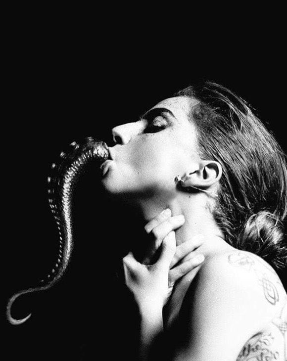 FtwZwEbagAMCNIK?format=jpg&name=900x900