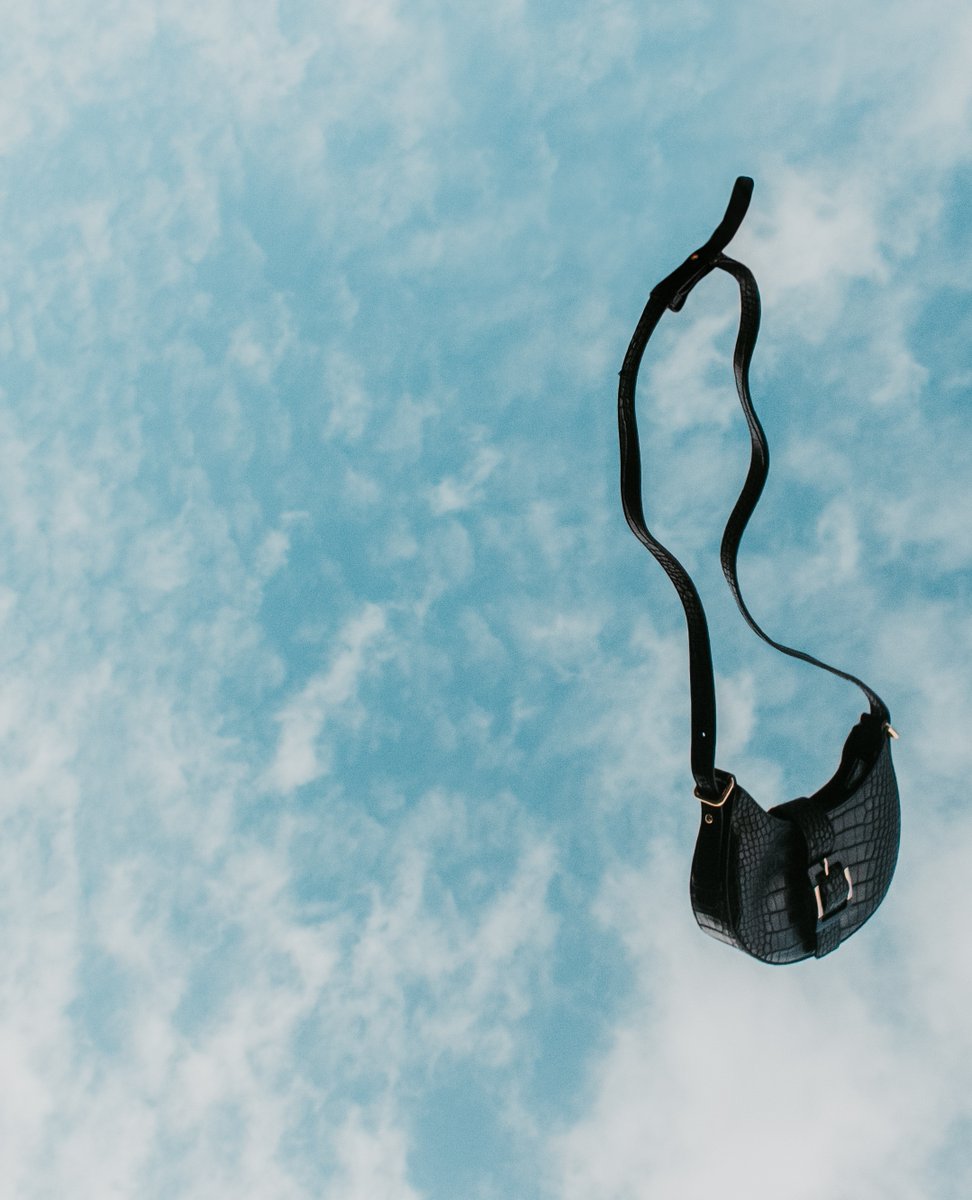 Amschela's tweet image. Sky&apos;s the Limit ☁️

Vegan luxury is within your reach #WITHAMSCHELA

👉️Why not experiment with shape in our Zera mini hobo bag? 

Discover at the link in our bio - @clearpary_uk options available

#petaapproved #britishdesigner #femaleownedbusiness #veganbusiness