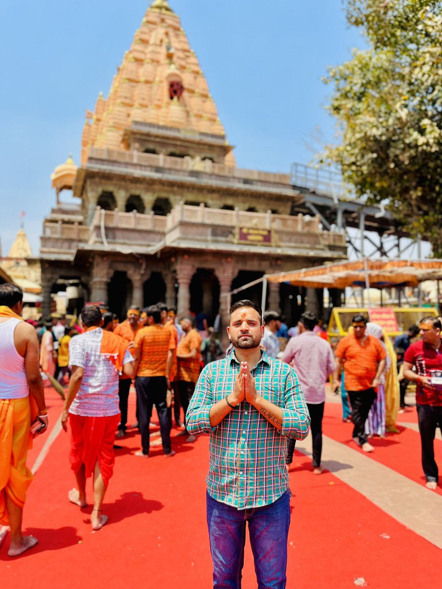DasrathSharma12's tweet photo. महाकाल दरबार में ❤️ हर हर महादेव
#ujjan #mahakaal #jyotiradityascindia #jyotiling
#ujjen https://t.co/RmQGsR0iqJ