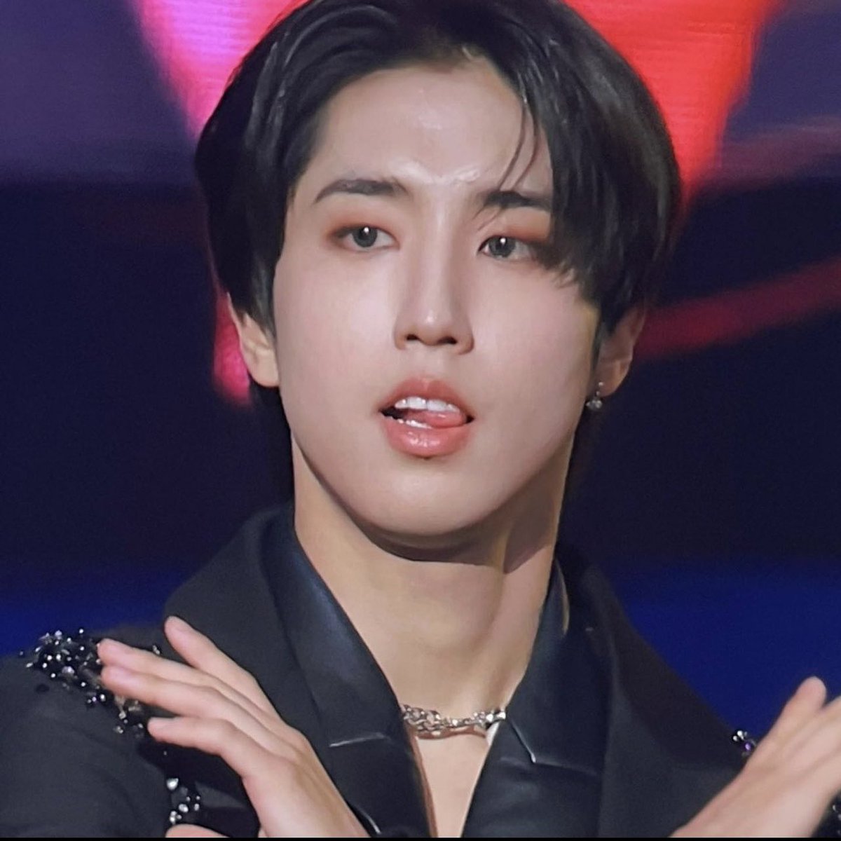 SunggiePics's tweet photo. I would never tire of admiring he's beauty  😍🤤❤️ https://t.co/OpYdxFUdYQ