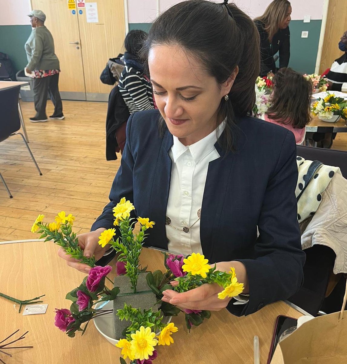 ChalkhillC's tweet photo. Stay tuned for more activities at our centre that encourage good mental health and wellbeing ☺️
#brentstart
#wembleycommunity
#chalkhill
#flowerarrangements
#flowerarrangingclass
#mentalwellness https://t.co/nIqGfG5mm1