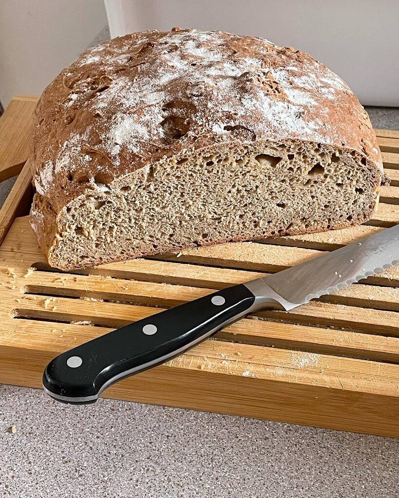 yvanneteo's tweet image. Baking yesterday. First up a #landbrot and I think I might be getting better in baking bread!!
#austrianbread #homebaking #gettingbetter instagr.am/p/CrDlg0WstjH/