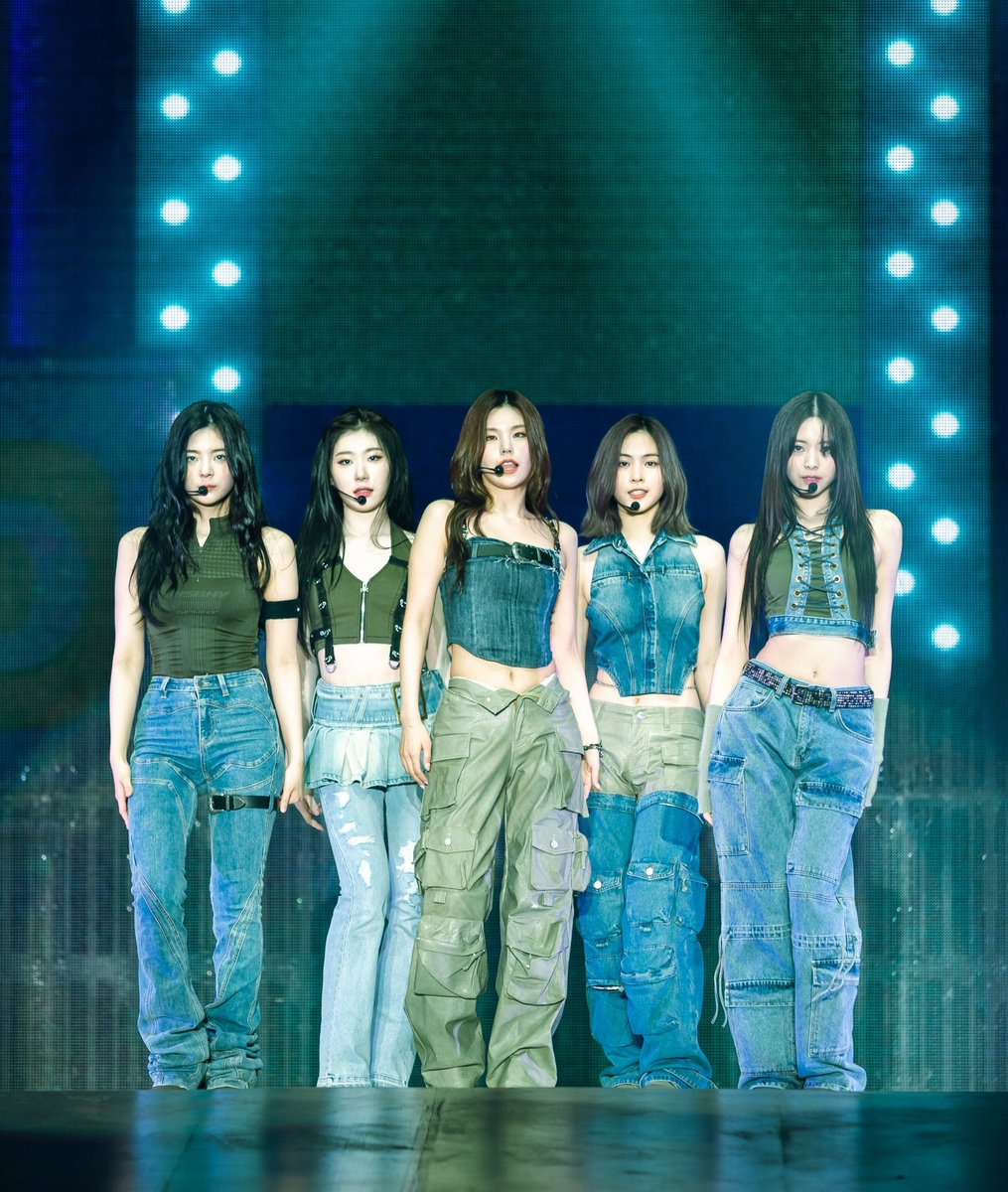 AllKpop on Twitter: “THE K-POP REPRESENTATIVE PERFORMERS, ITZY 👑”