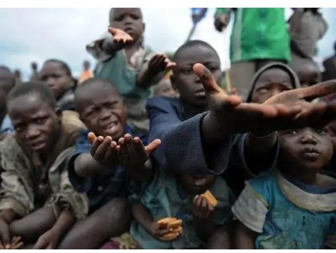 7Ledia7's tweet photo. [#RDC : La crise alimentaire est aiguë au #Kasaï et Kasaï-Central (#PAM et #FAO) ! Mais @fatshi13 et son Conglomérat de jouisseurs s'enrichissent scandaleusement ! Mina Tshoka #Alternace👇👇👇] https://t.co/mifW41tv0l