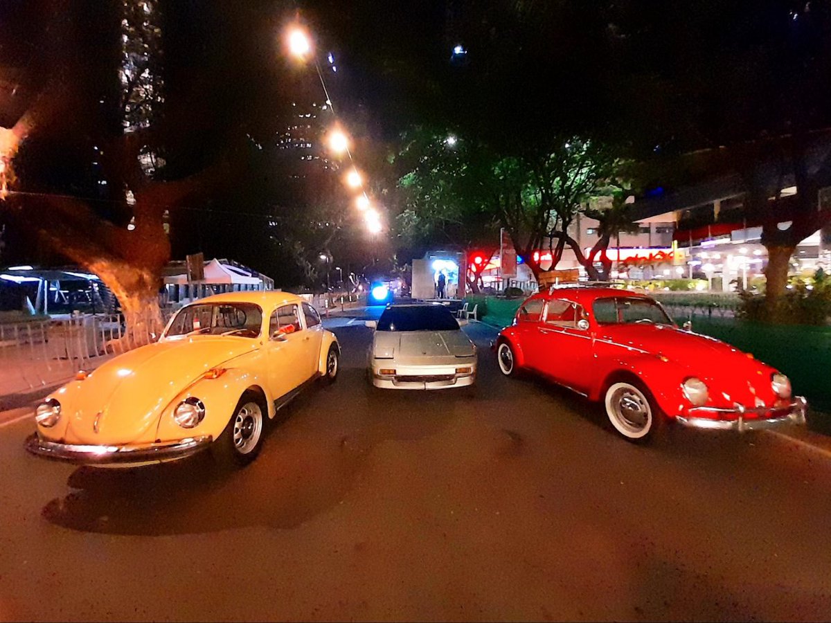 torlon_bush's tweet photo. Makatizens, we have Vintage Cars Philippines here at #MakatiStreetMeet presents #TastemakersByMercatoCentrale! 😯
 
Strike a pose and don't forget to tag us @makeitmakati when you post your pictures. 
 
#MakatiStreetMeetAtPaseo 
#ITAllHappensInMakati 
#MakeItHappen #MakeItMakati https://t.co/PpXqigdFBj