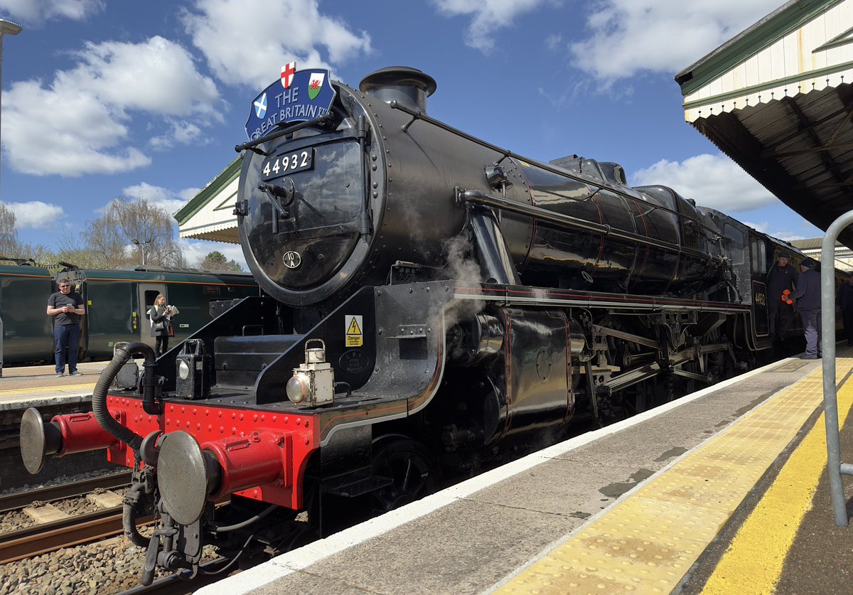 BenBroomfield_'s tweet image. The Great Britain XV 🚂

It’s charter time once again in the west! 

Kicking off with a pristine Stanier #Black5 44932 on @railwaytouring’s Day 1 excursion to Par.

#DispatchersOfTwitter #steamtrain #railway #rail #train #trains #steamtrains #railtour #charter #GreatBritainXV
