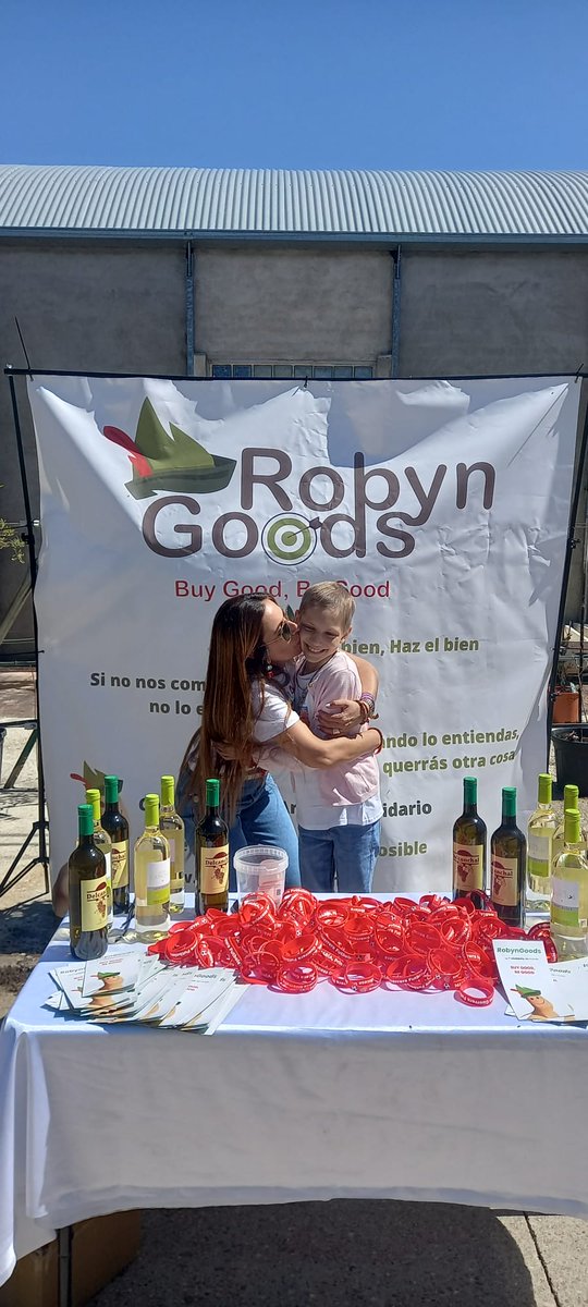robyngoodscom's tweet photo. 🌅 Recuerda que este 'finde' estamos en el mercado de solidario de @mariacmpfg. 

⭕️ Hazte con tu pulsera roja de 'M4ría, princesa guerrera futbolera'.

❇️ El objetivo: acondicionar la terraza de un hospital para que los niños y niñas tengan un espacio para jugar al aire libre. https://t.co/NNIIVabBBw