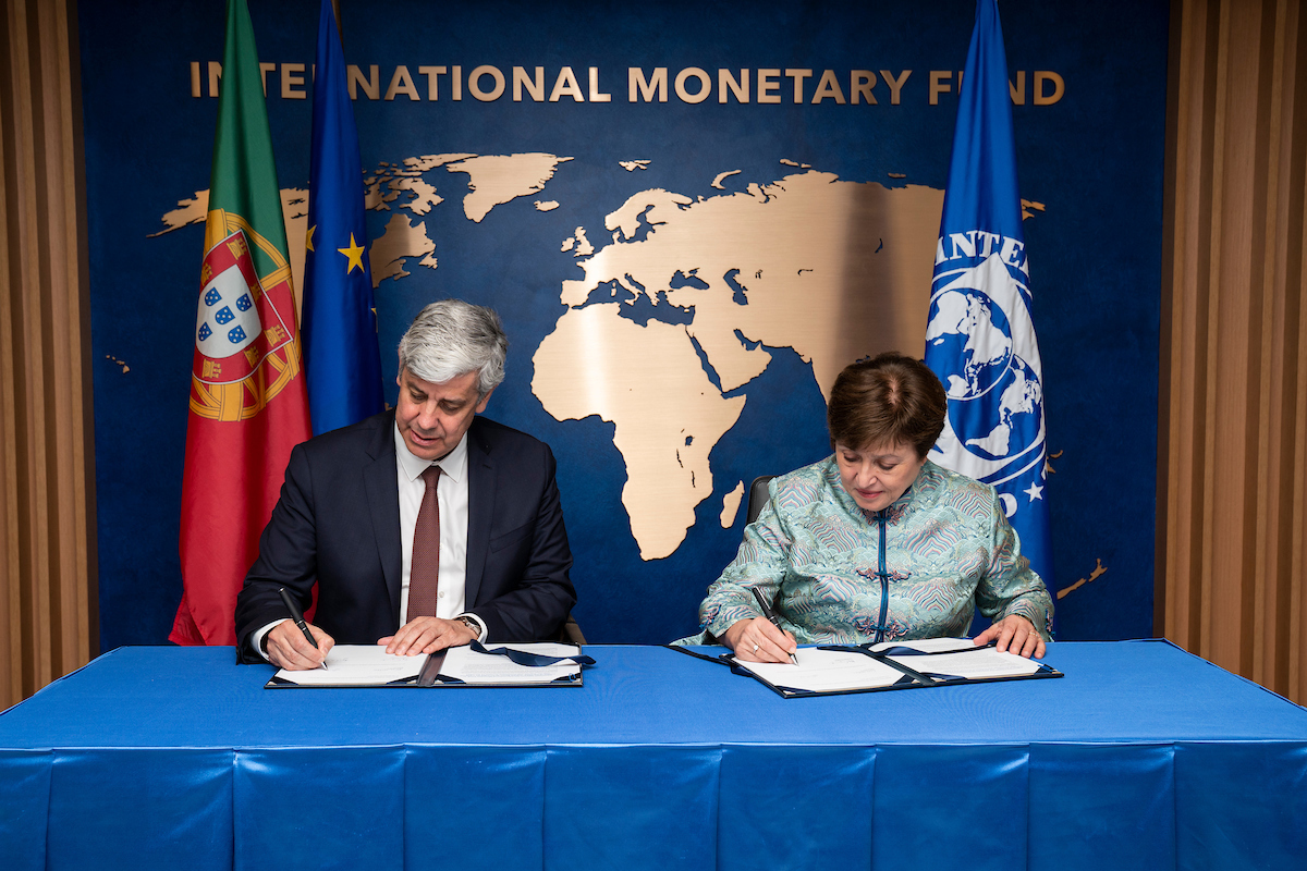 KGeorgieva's tweet photo. We are grateful to @bancodeportugal Governor @mariofcenteno for 🇵🇹 Portugal’s generous contribution to the IMF’s Poverty Reduction and Growth Trust. Huge thanks for the support to low-income countries. https://t.co/gN6IXw3XWT