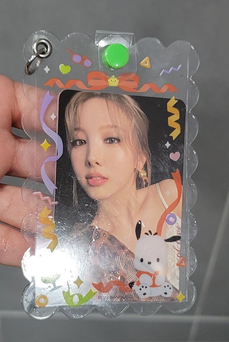SeRam617's tweet photo. 올림픽공원역 여자화장실에 사나 나연 포카 두고 가신 분~~~!!!!! 제가 챙겼으니까 멘션이나 디엠주세요 저 내일도 콘서트오니까 내일 만나서 드릴게요~~~!!!!! https://t.co/oVE8dQv1Fp