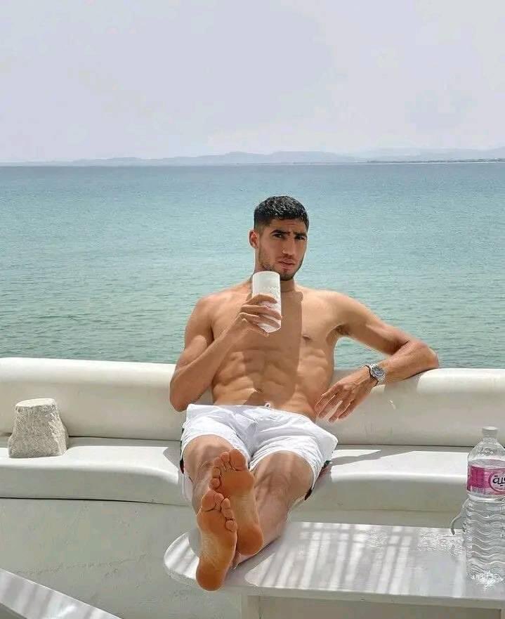 moumen_rebiza's tweet photo. I wanna say when Hakimi told his ex wife “u’re all what i have” she thought he was joking 😂 we never joke ☠️ https://t.co/IcXWa06AOR