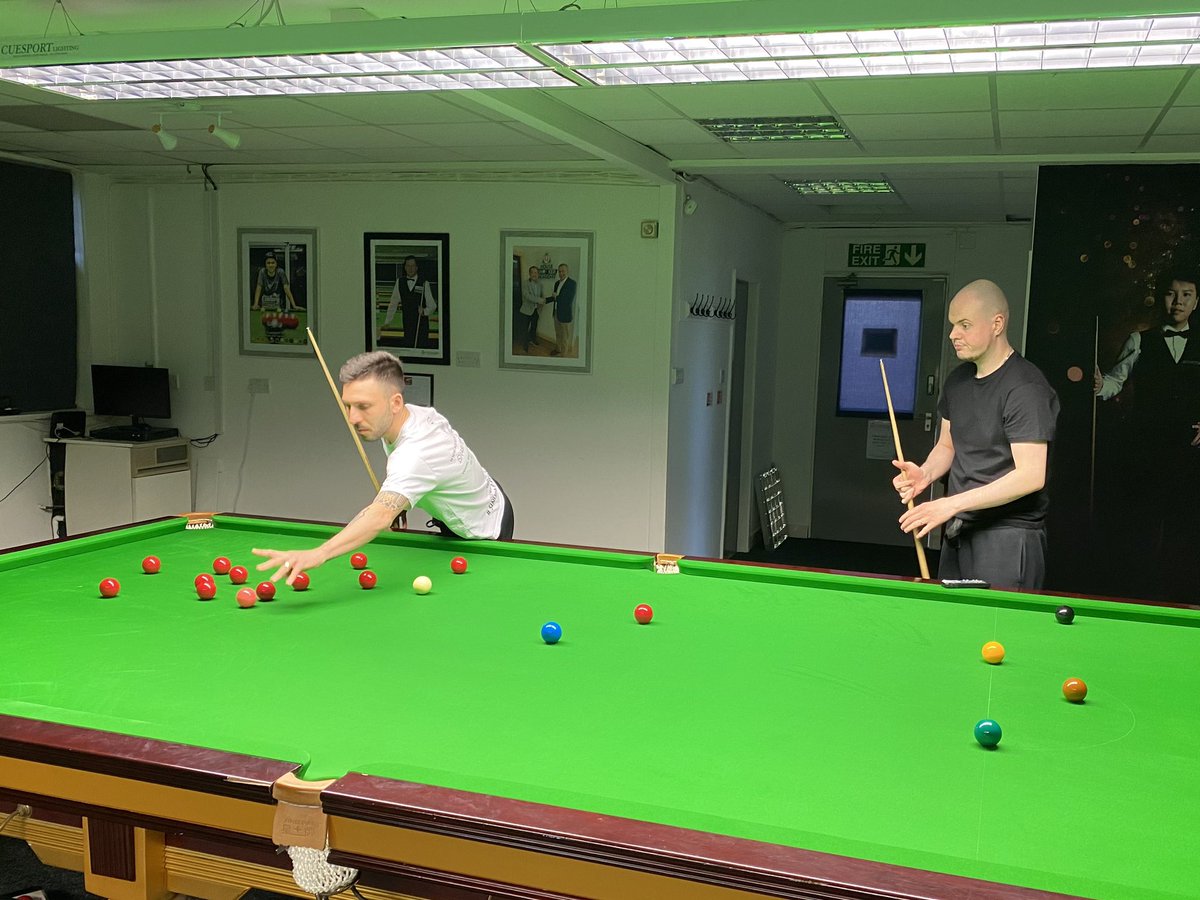 QHouseSnooker's tweet photo. Elliot Slessor practicing with Victor Sarkis before his Game at the Crucible on Tuesday https://t.co/W93tu6MKW3