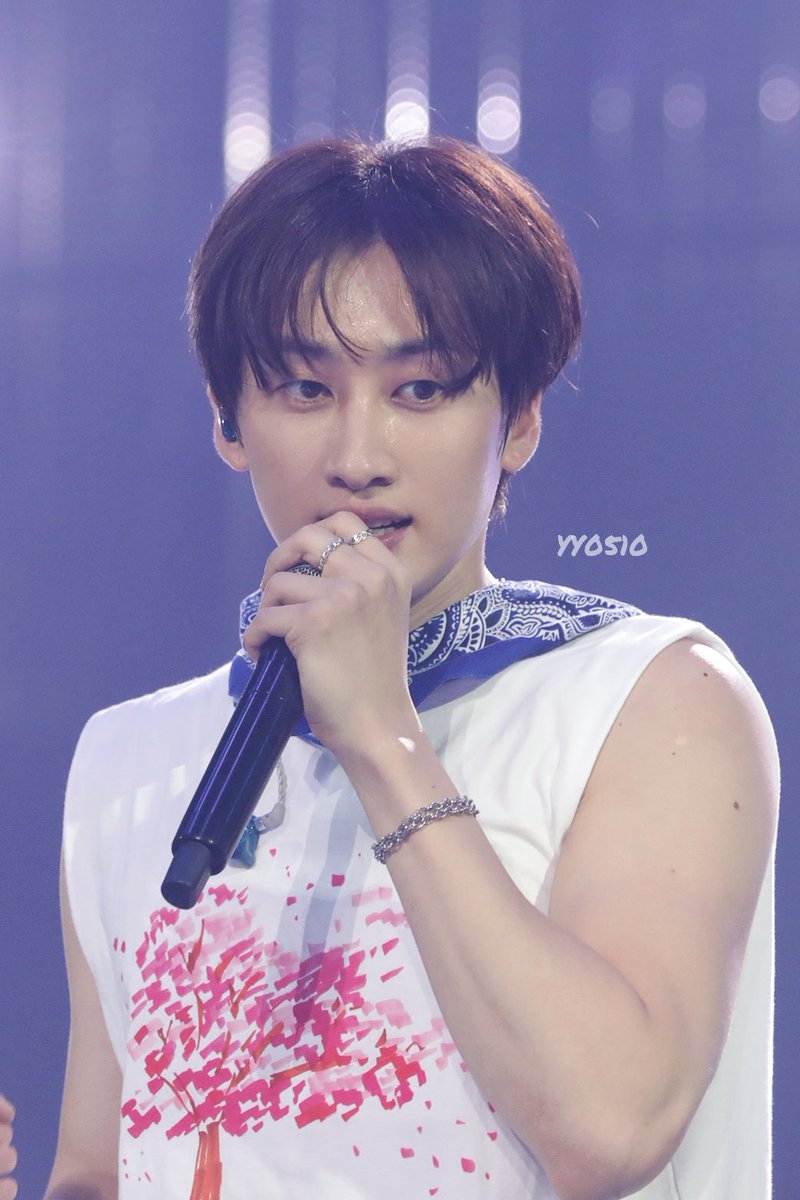 _yy0510's tweet photo. 230415 슈퍼쇼9 앙콜

🥰🫶🏻

#은혁 #EUNHYUK #이혁재 #银赫
#슈퍼주니어 #SUPERJUNIOR
@AllRiseSilver https://t.co/WPPKZCSqT1