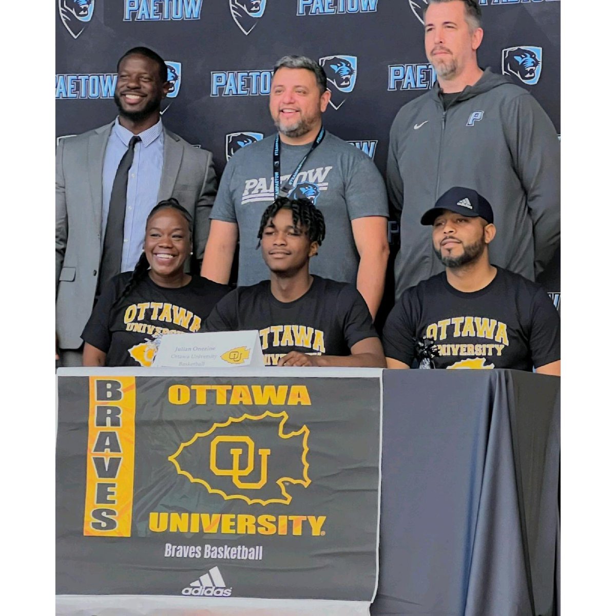 julian_onezine's tweet photo. It’s Official ✍🏾 🤍💛
Ready to work 🔒💪🏾
@braveshoops @BravesAthletics @paetow2023 @PaetowHS @PaetowHS_ABC @JamieBatish5 @LetsGoRedStorm @ASiebenthall @KatyTimesSports @djones8301 @billionairevsn https://t.co/Z8kEBCPQaE