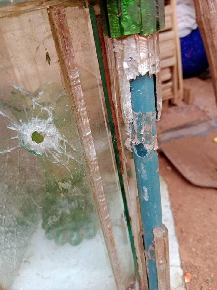 Bokiimii's tweet photo. In Shan State's Kutkai township, a home was damaged and local people were concerned about possible fighting as junta troops based in Kutkai tsp, fired artillery shells recklessly after being attacked by KIA from LweSai village on Apr14. #2023Apr15Coup #WhatsHappeningInMyanmar https://t.co/Ugl2YOcFsx