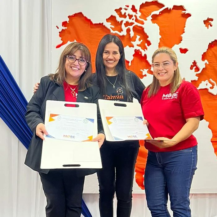 Aso_Taiwan's tweet image. Estuvimos con la @TW_Paraguay en la sexta edición de la Feria #MOBE de la @fpuna 🇹🇼🎓🤩

Gracias a todos por visitarnos para conocer las oportunidades de #becas ofrecidas por #Taiwán. ❤
 
Agradecemos también por este espacio que hace posible cumplir sueños. 🥰🧳🌏