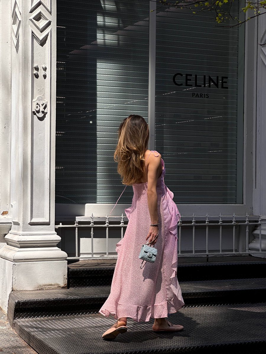 karolinageits's tweet image. wearing my new top in pink @revolve

#springtop #springstyle #springoutfit #fashion #ootd #outfitoftheday #style #revolve