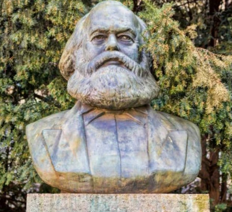 FiloKarlMarx's tweet photo. "La filosofía de Karl Marx nos enseña que la verdadera libertad solo puede lograrse cuando se eliminan las desigualdades económicas y sociales". #KarlMarx #Filosofía #Libertad
@elmussoldespert #FilosofiaAvui https://t.co/VbobCkgBT9