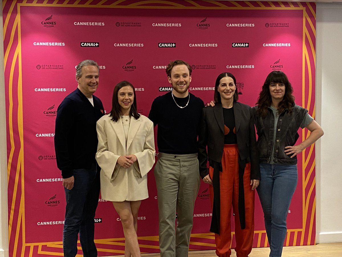 Le cast #unelueurdEspoir <a href="/CANNESERIES/">CANNESERIES</a>