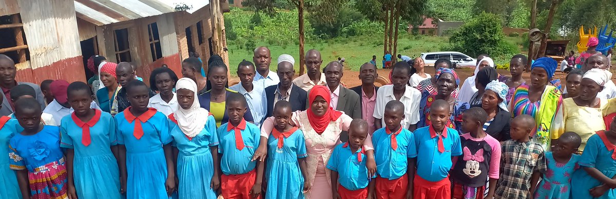 MaryamSk18's tweet photo. Privileged to share what I have to the #Students and #arents of Hill side Nursery and boarding primary school Kakoma-Kyazanga in Lwengo District.
@Lufulatogether1
#UmojoNiKaazi Cooperative Society https://t.co/8Z3QU1ffuo