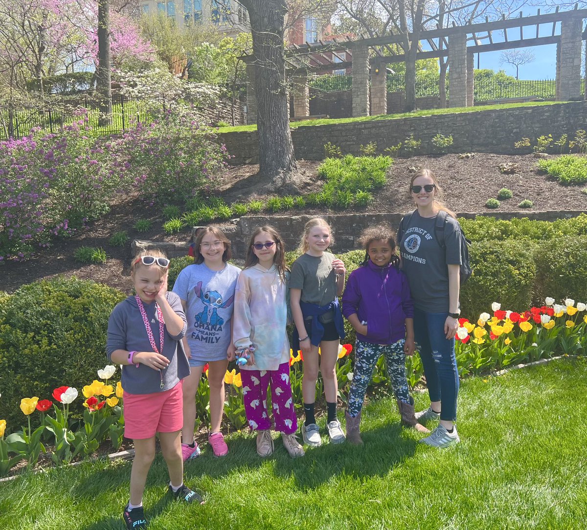 North_Tweets's tweet image. North 4th graders took a trip to see the Capitol and the Governor’s Garden. #PRoud2BNorthies #WeAreElementary ￼