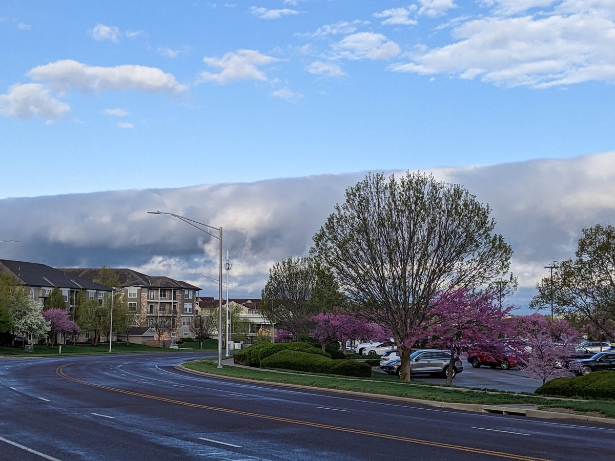 BrendaMKramer's tweet image. @fox4wx Approaching storms look like mountains behind Overland Park #KCwx #kswx #mowx