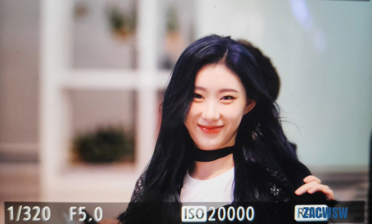 📸 | 140423 Fotos da Chaeryeong com seu novo cabelo azul 💙

cr.: Zacwsw

있지 채령 #CHAERYEONG <a href="/ITZYofficial/">ITZY</a>